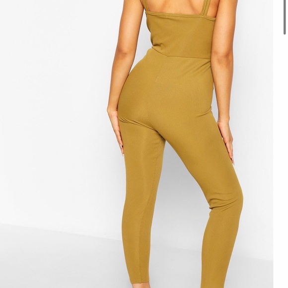 Boohoo ribbed jumpsuit NWT petite size US 6 olive - Picture 3 of 4